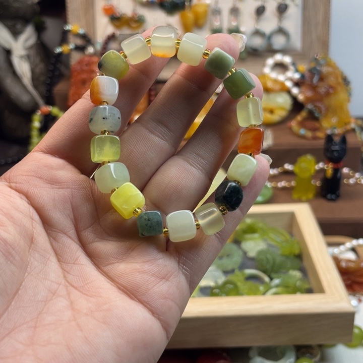 蛇纹石玉手串未镶嵌