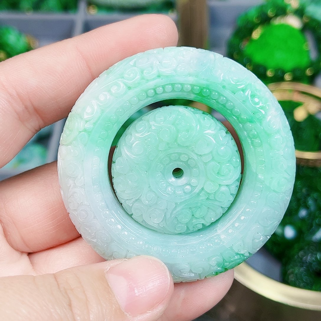 翡翠颈饰未镶嵌吊坠