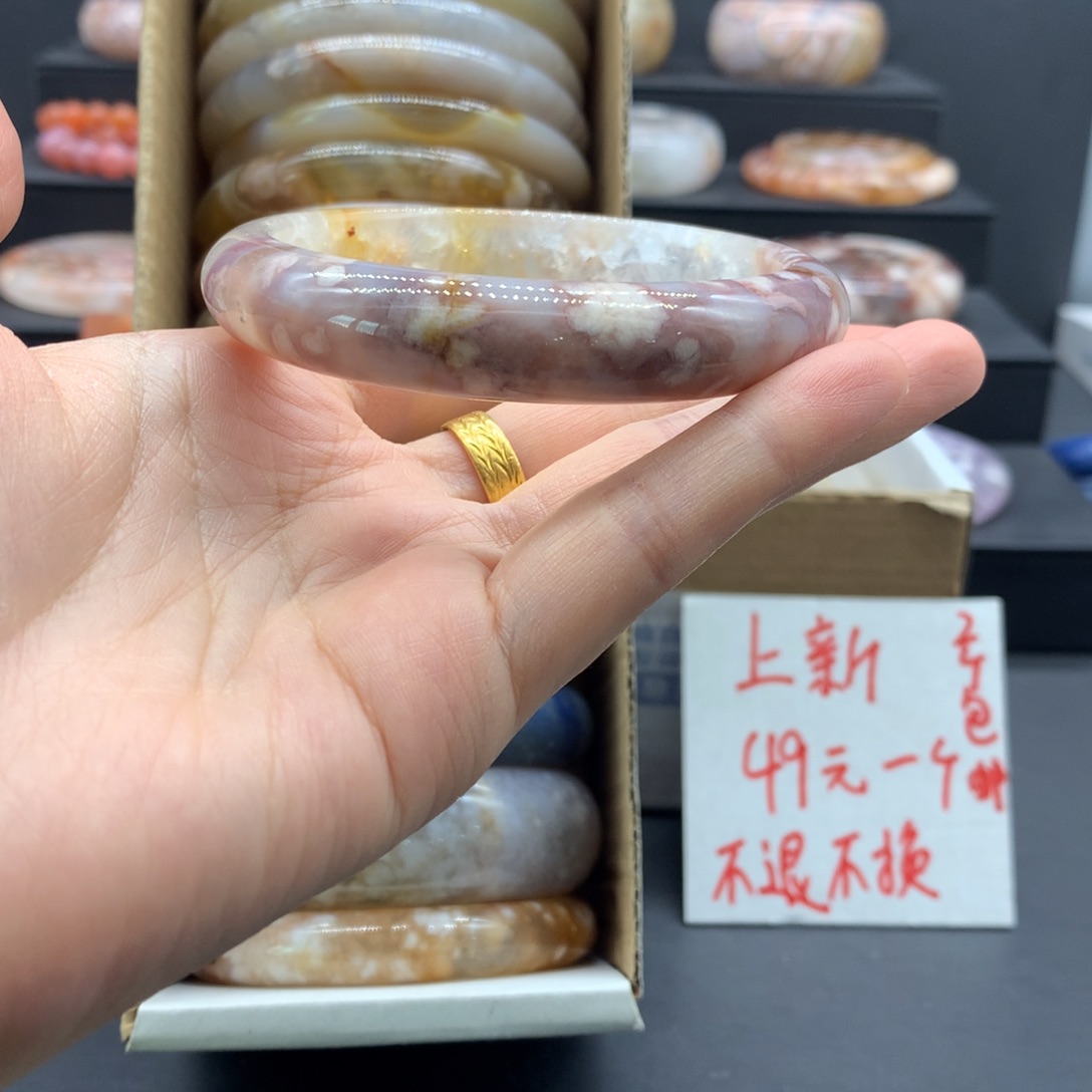 【闪购商品】玛瑙/玉髓手镯未镶嵌菀*