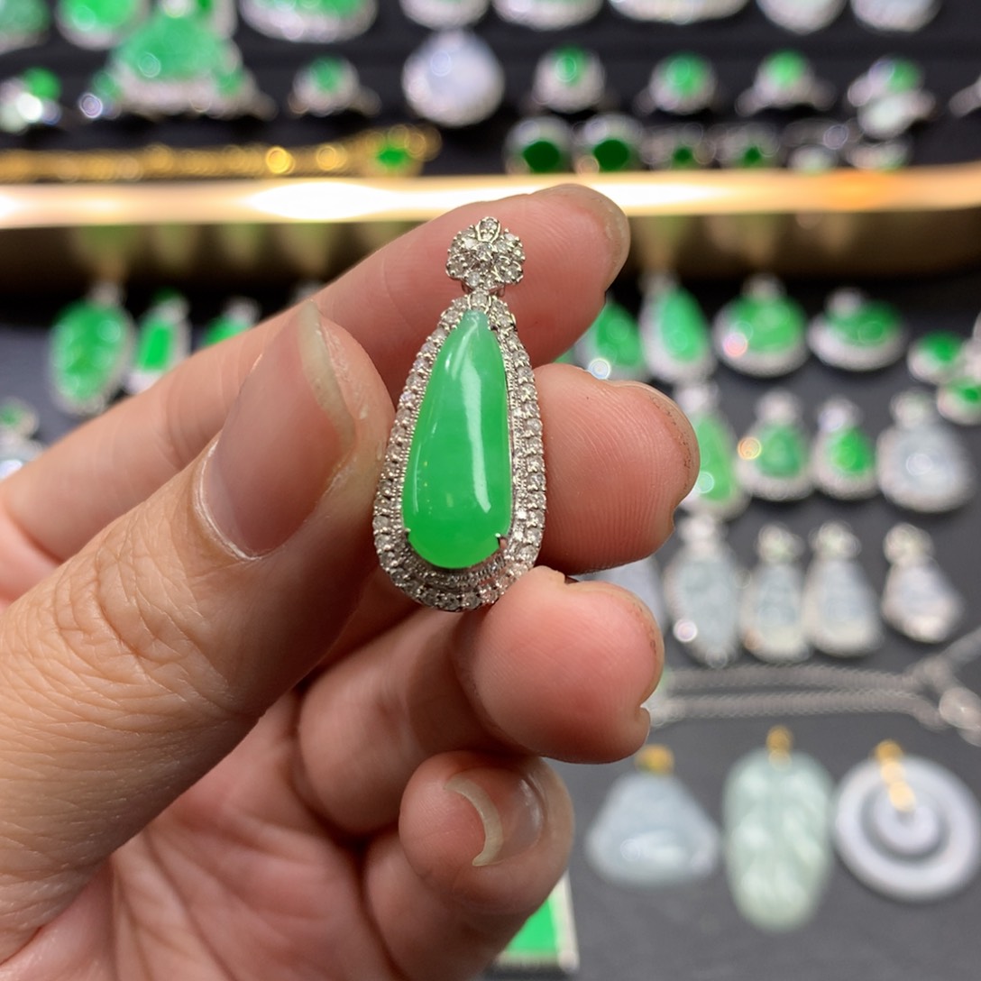 翡翠吊坠(不含链)18K金镶嵌