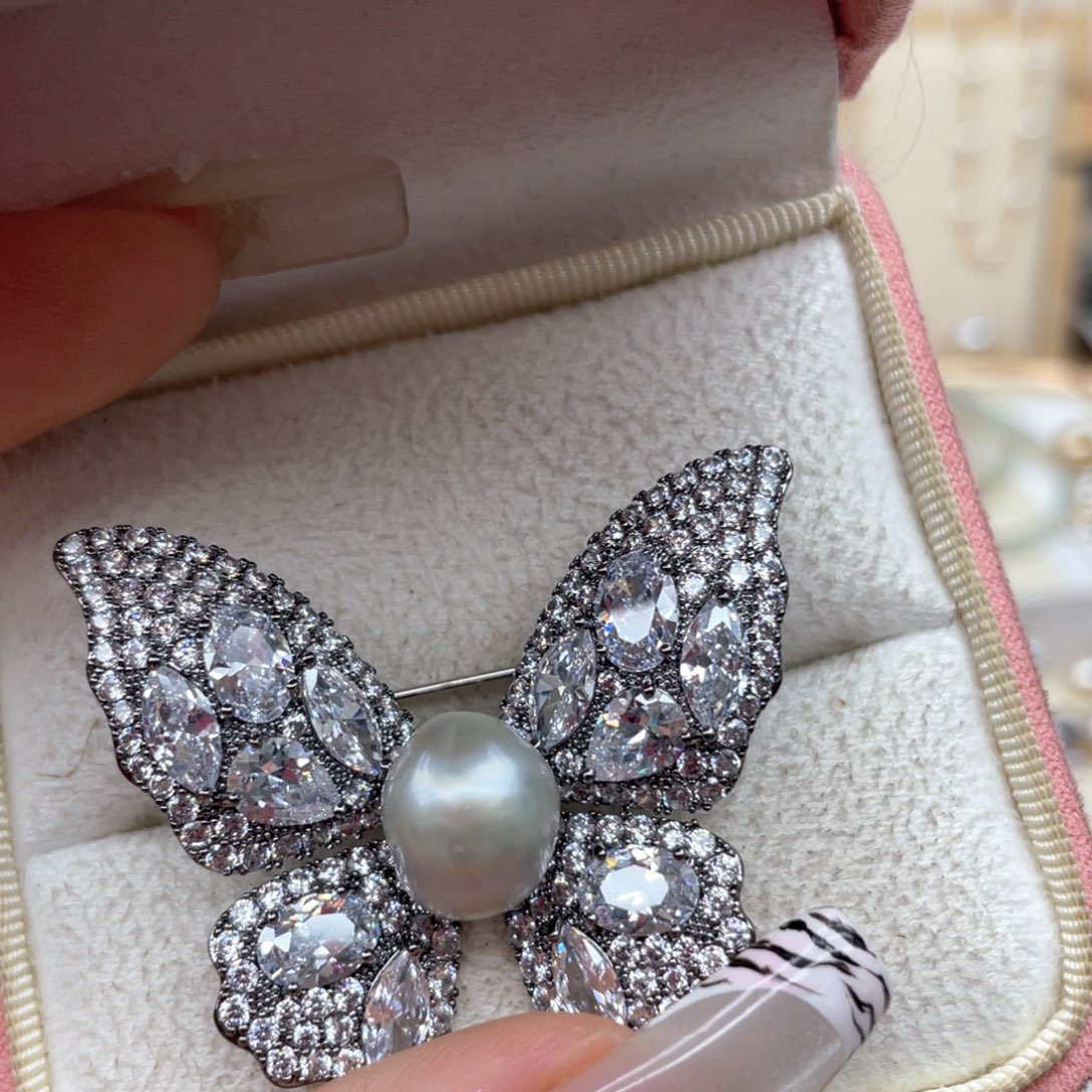 未镶嵌海水珍珠胸饰E34