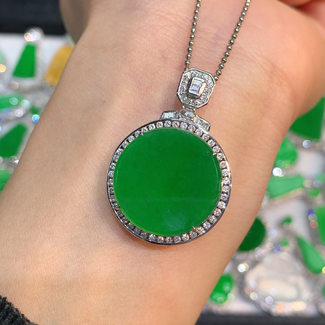 翡翠颈饰18K金镶嵌知****劉天然a货翡翠