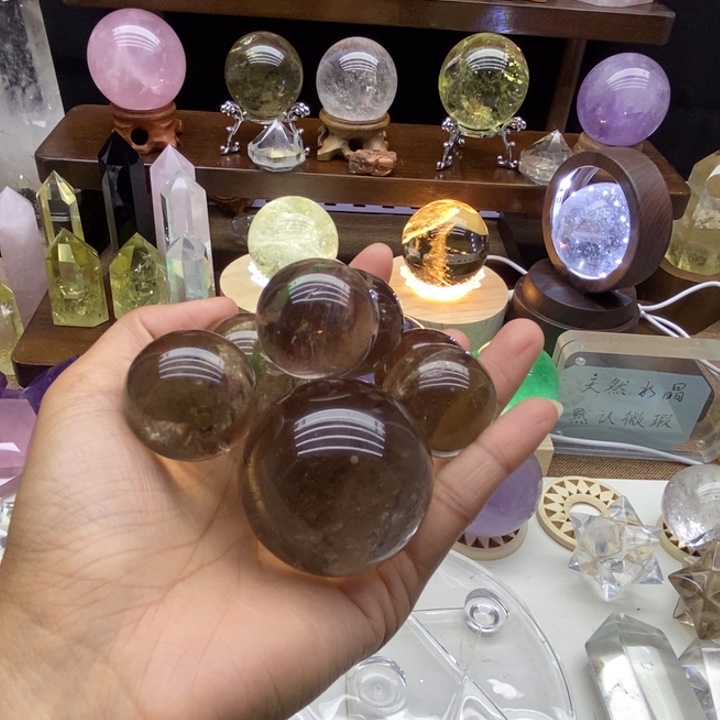 水晶摆件未镶嵌金*櫃天然茶晶球