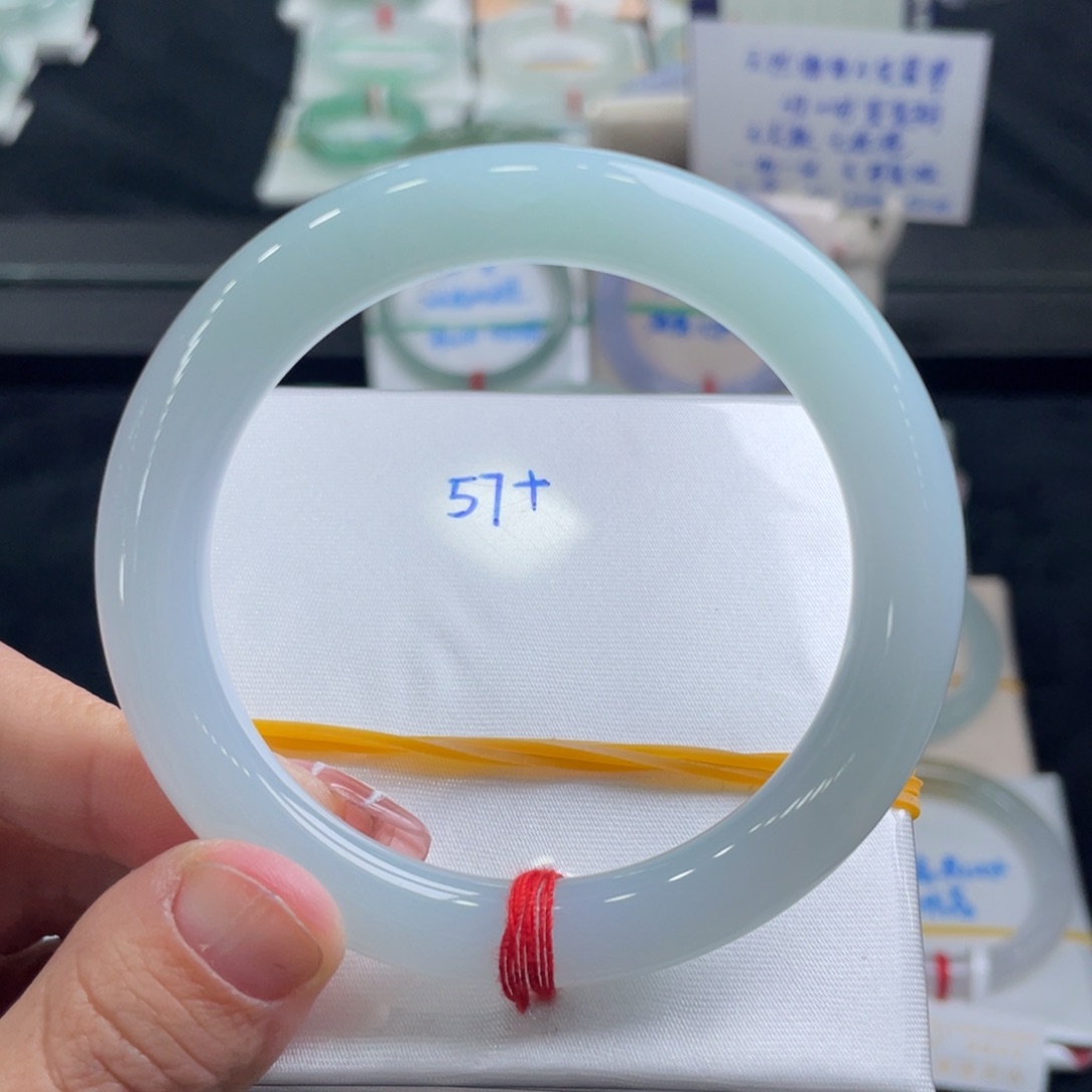 翡翠手镯未镶嵌翡翠手镯