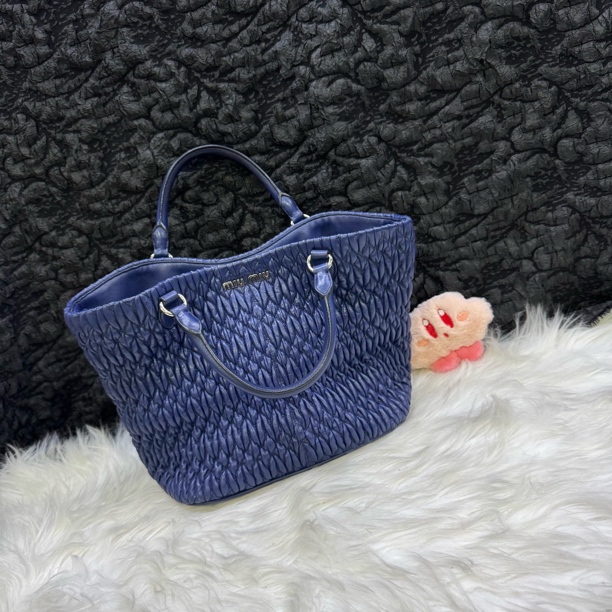95新 MIU MIU/缪缪 缪缪蓝色菜篮子褶皱手提包