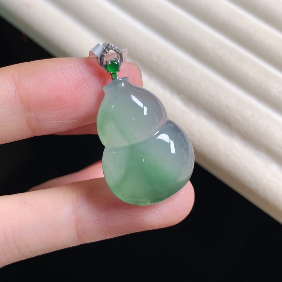 翡翠颈饰18K金镶嵌葫芦