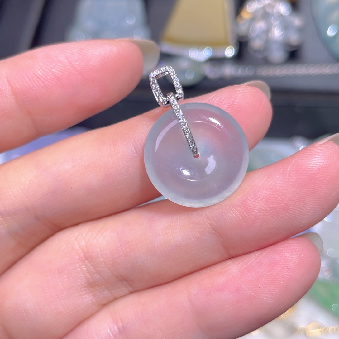 翡翠18K金镶嵌颈饰翡翠