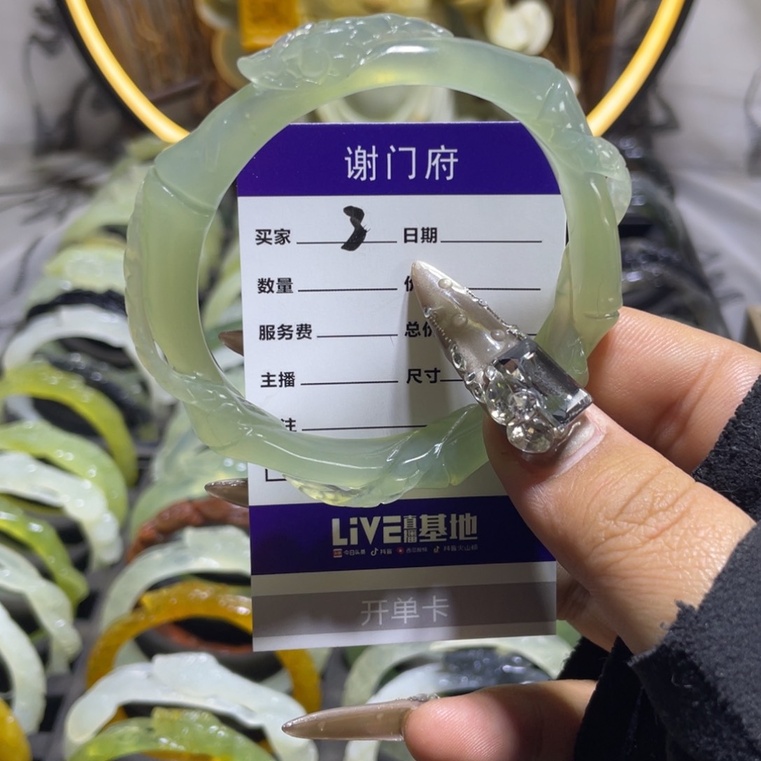 蛇纹石玉手镯未镶嵌?**白