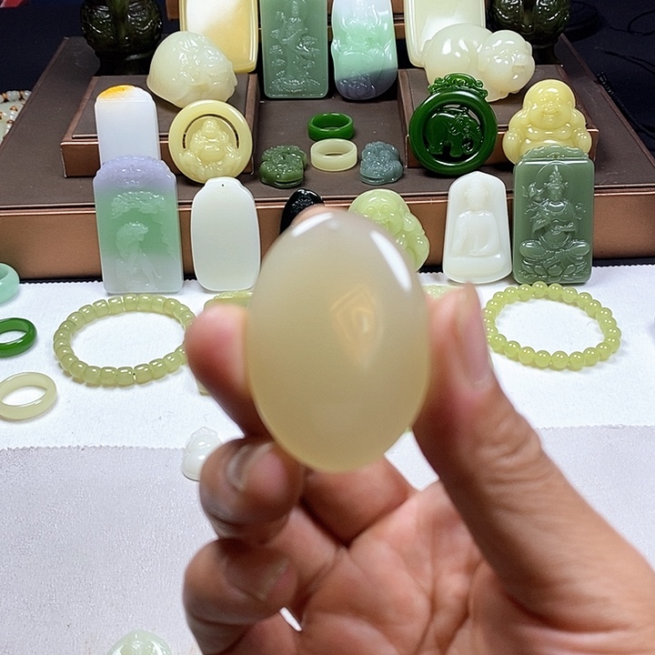 和田玉（糖玉）未镶嵌珠宝奇石