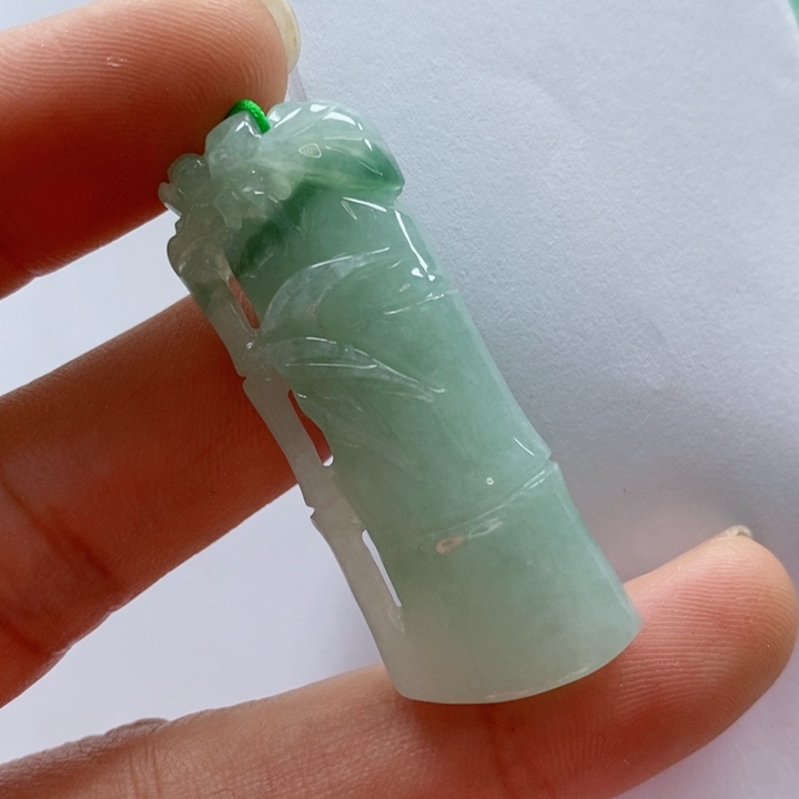 翡翠颈饰未镶嵌残***飞天然