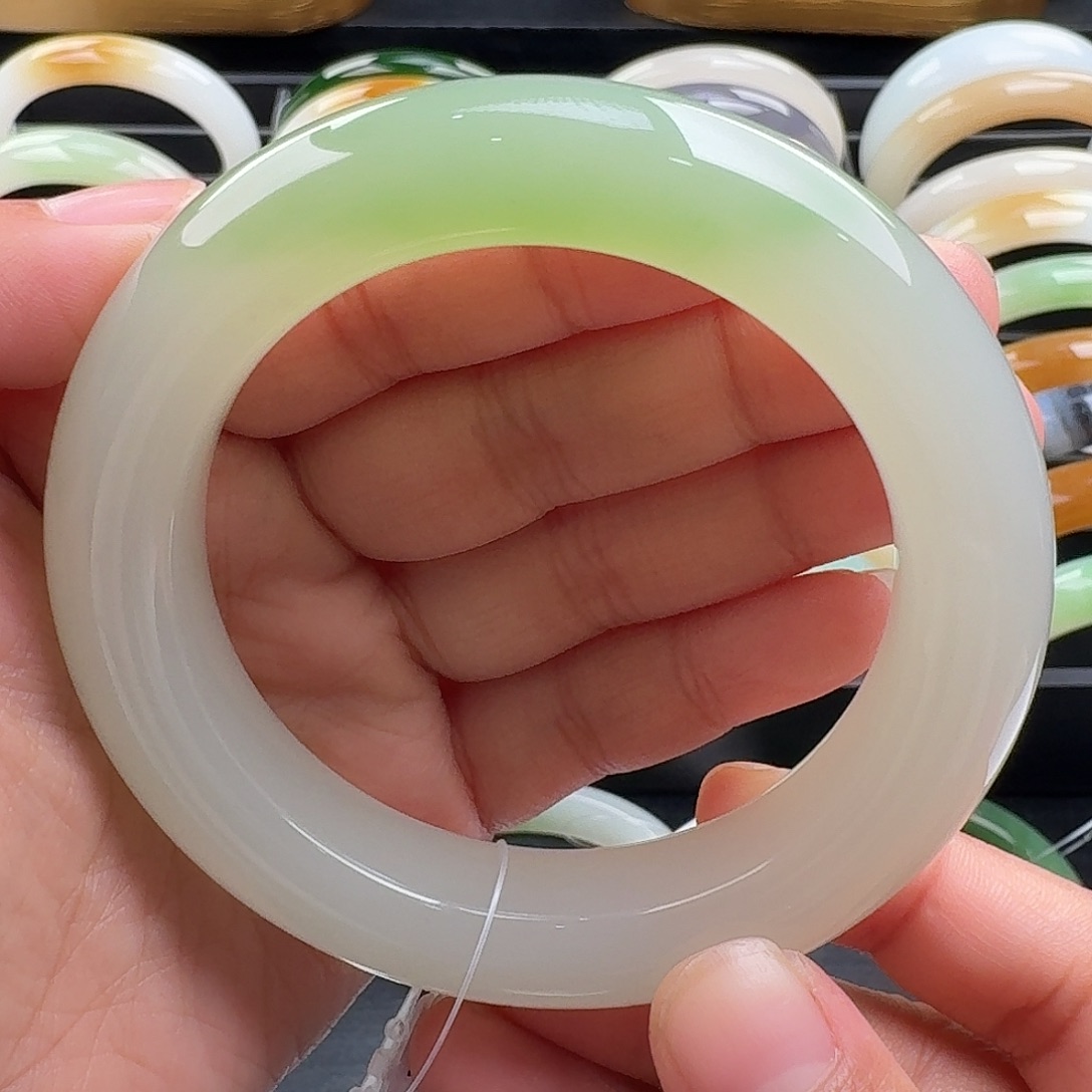 未镶嵌手镯和田玉56.8难得轮胎翠青很难遇！