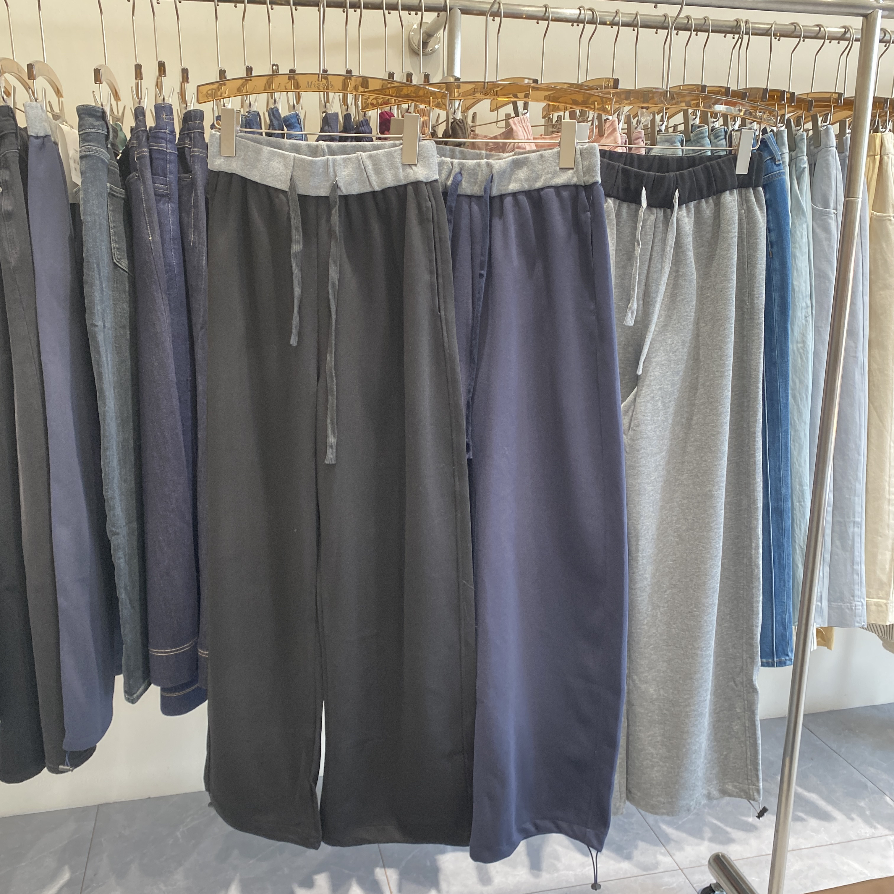 韩系高腰拼接抽绳阔腿裤卫裤