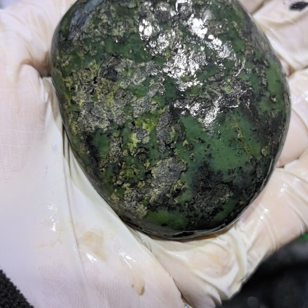 用***7藏玉药王石原石一个摆件一个