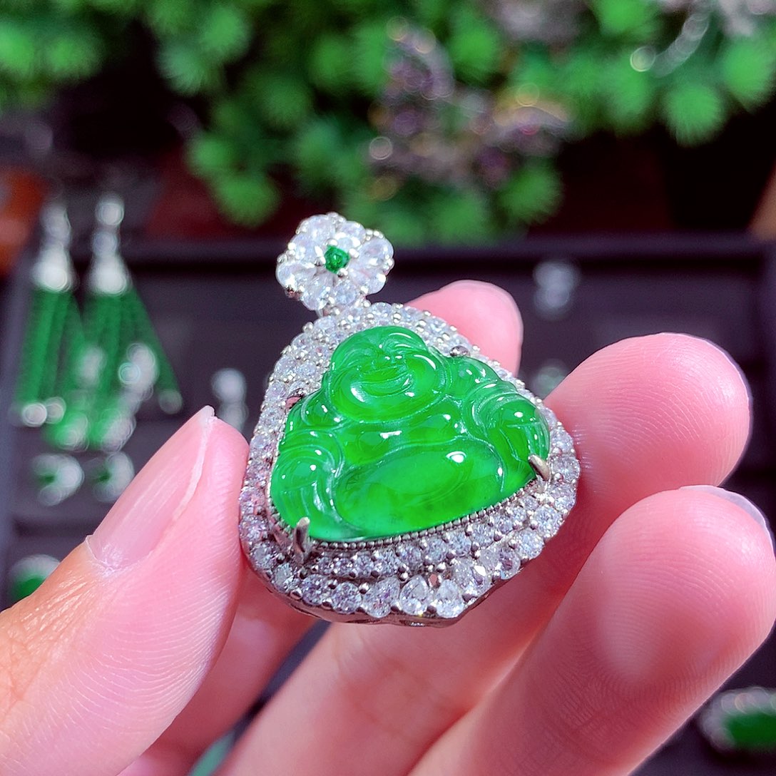 颈饰未镶嵌翡翠天然