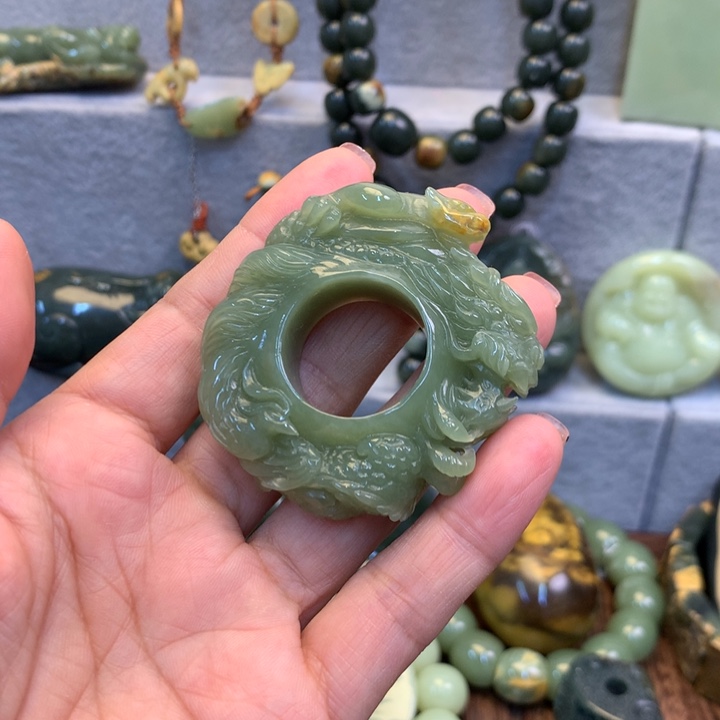 陈***红岫岩河磨玉（透闪石质玉）未镶嵌把件