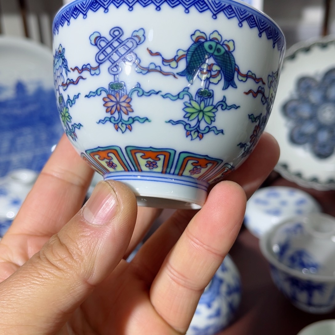 杯子全手工手绘的陶瓷，