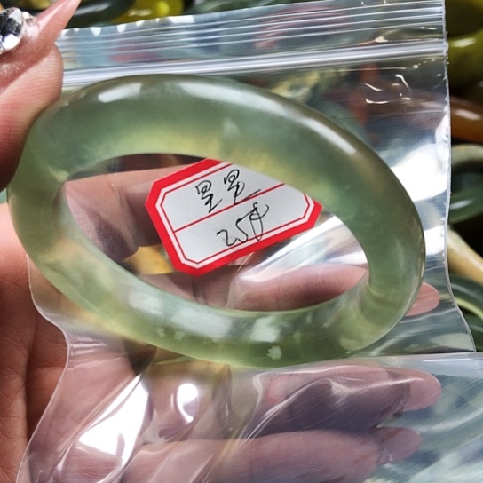 蛇纹石玉手镯未镶嵌星****）