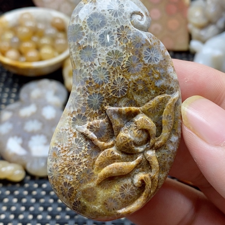 硅化珊瑚（珊瑚玉）颈饰未镶嵌