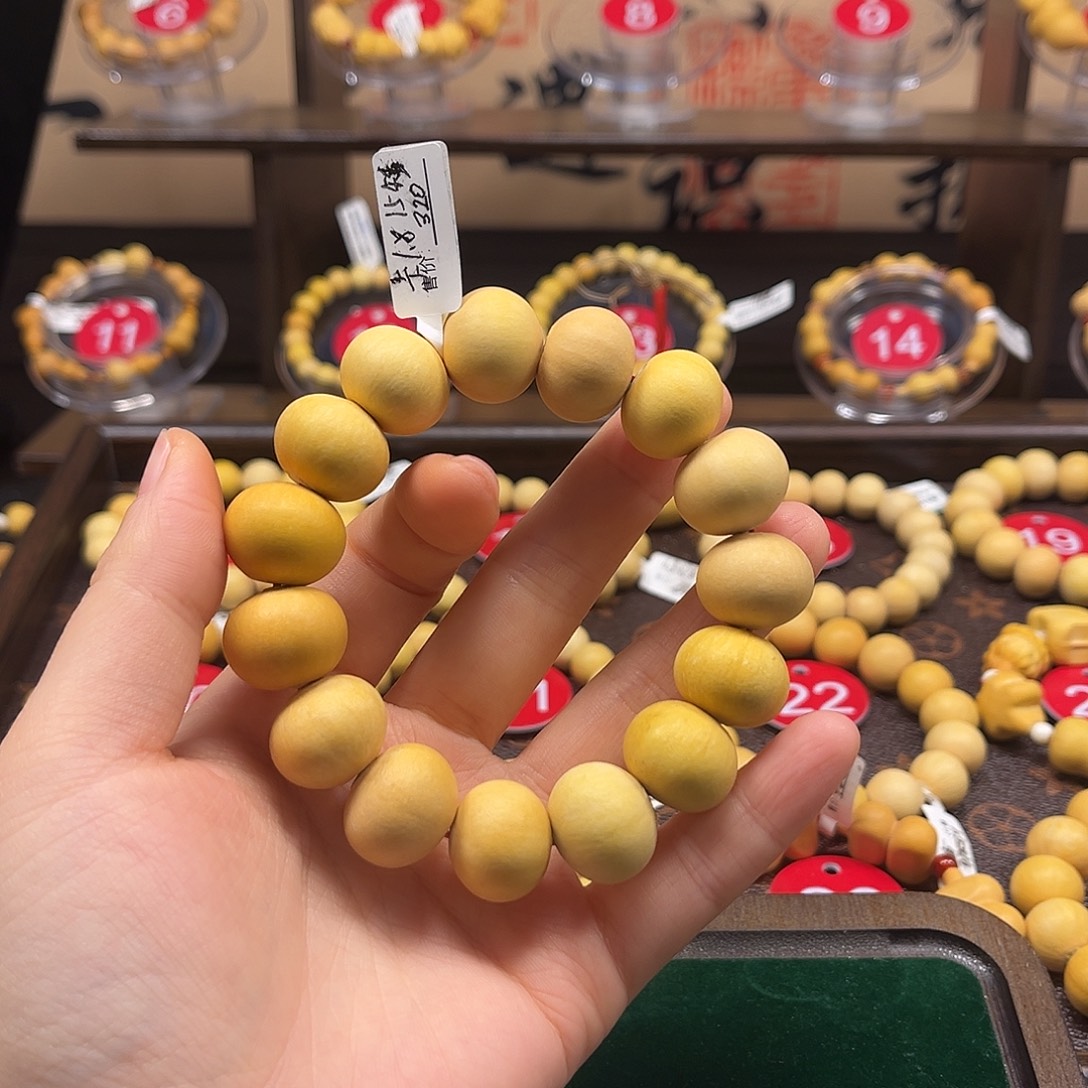 黄***柜自己家做的葫芦手串