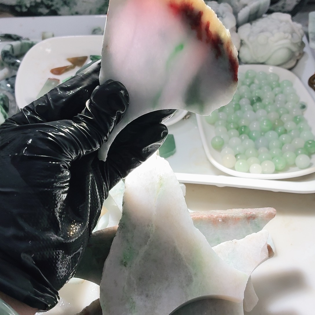 翡翠未镶嵌颈饰边角料