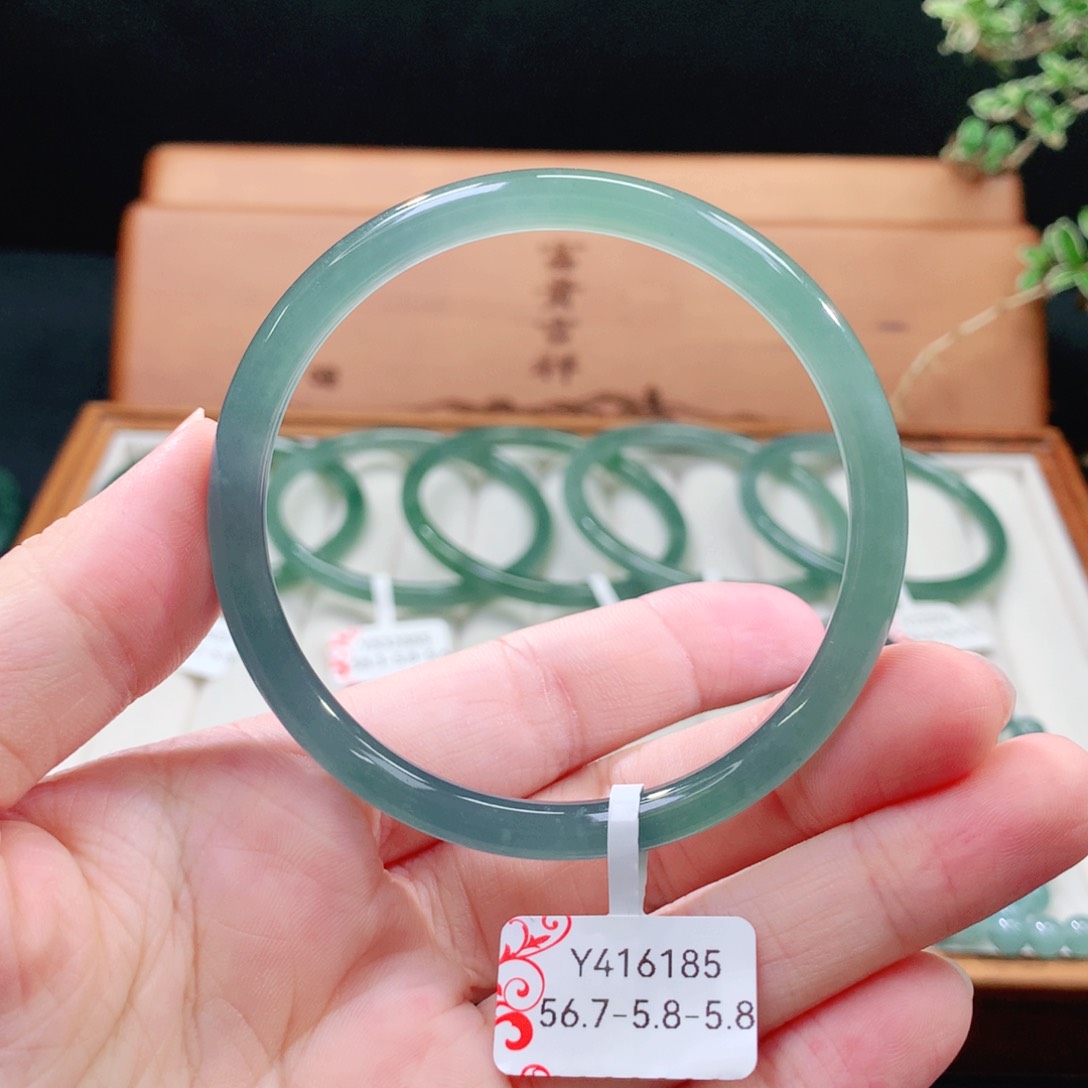 翡翠手镯（圆镯）未镶嵌