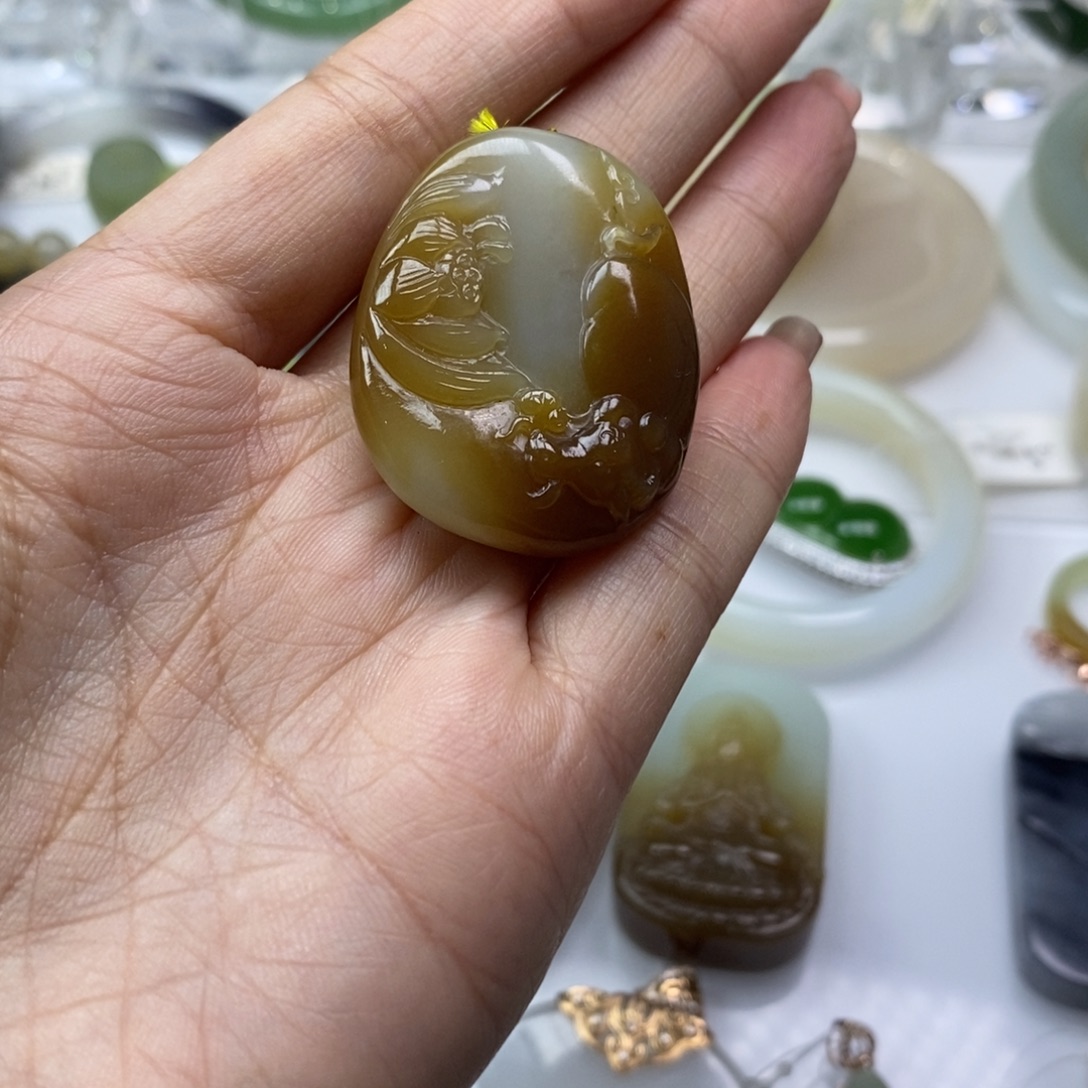 和田玉（糖玉）未镶嵌挂件
