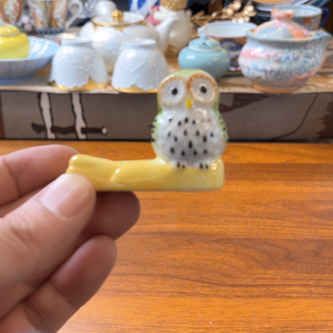 盖碗在这部影片当中饰上黑色或