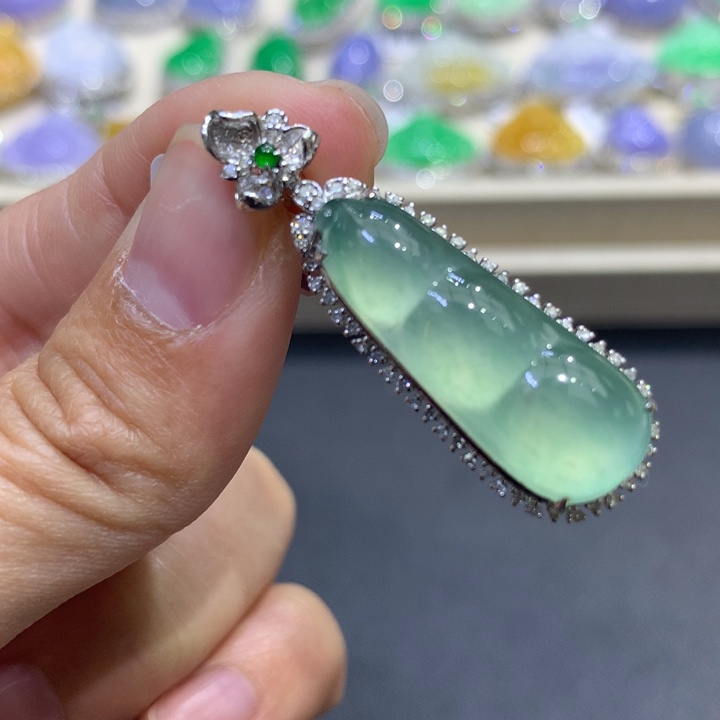 翡翠颈饰18K金镶嵌翡翠