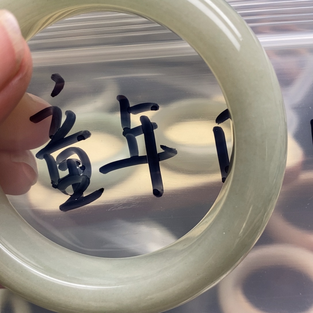 石英质玉手镯未镶嵌童**忆