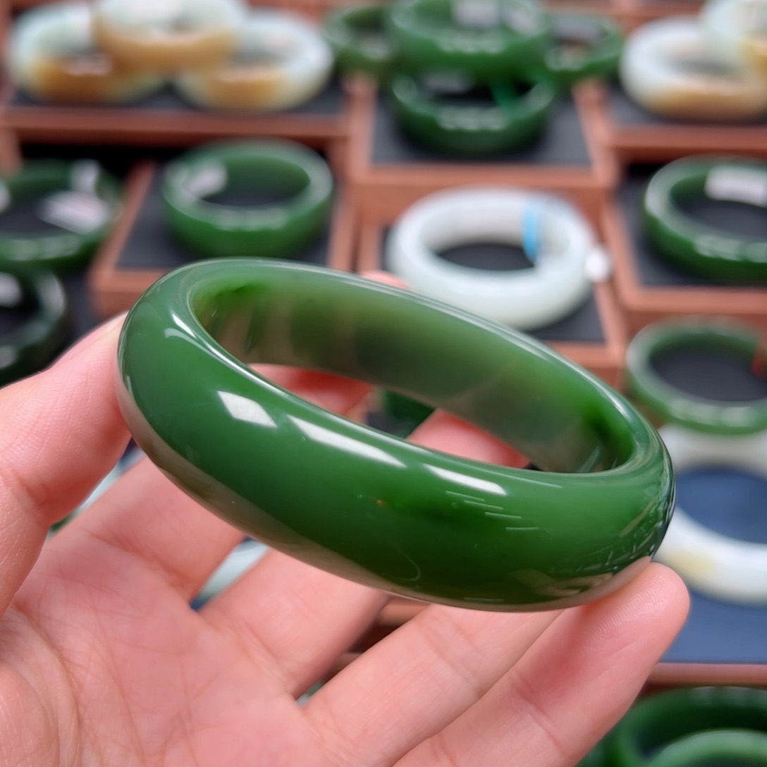 未镶嵌手镯和田玉（碧玉）