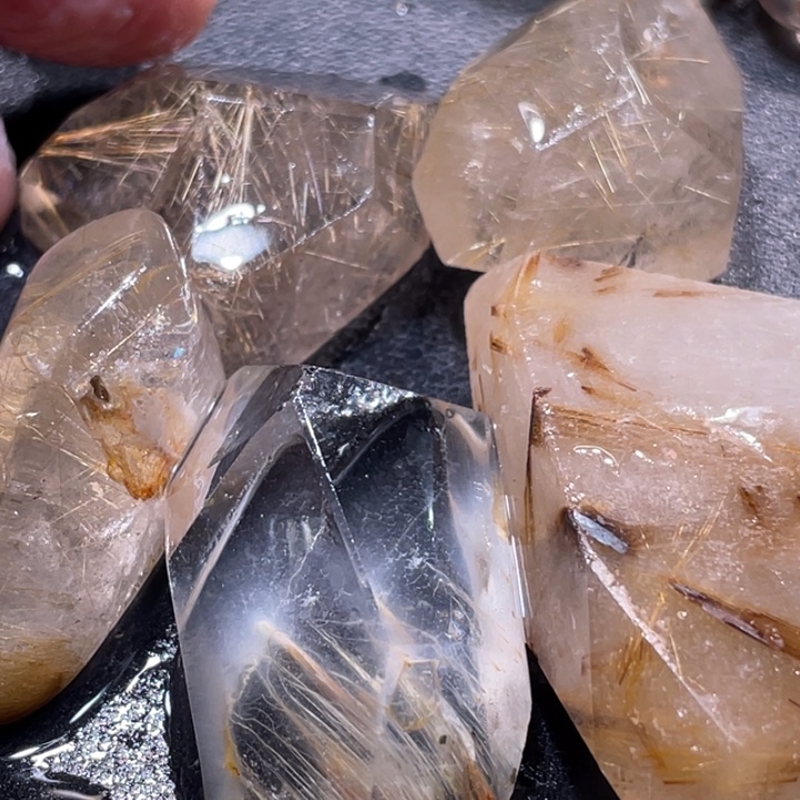 时***转发晶颈饰未镶嵌钛