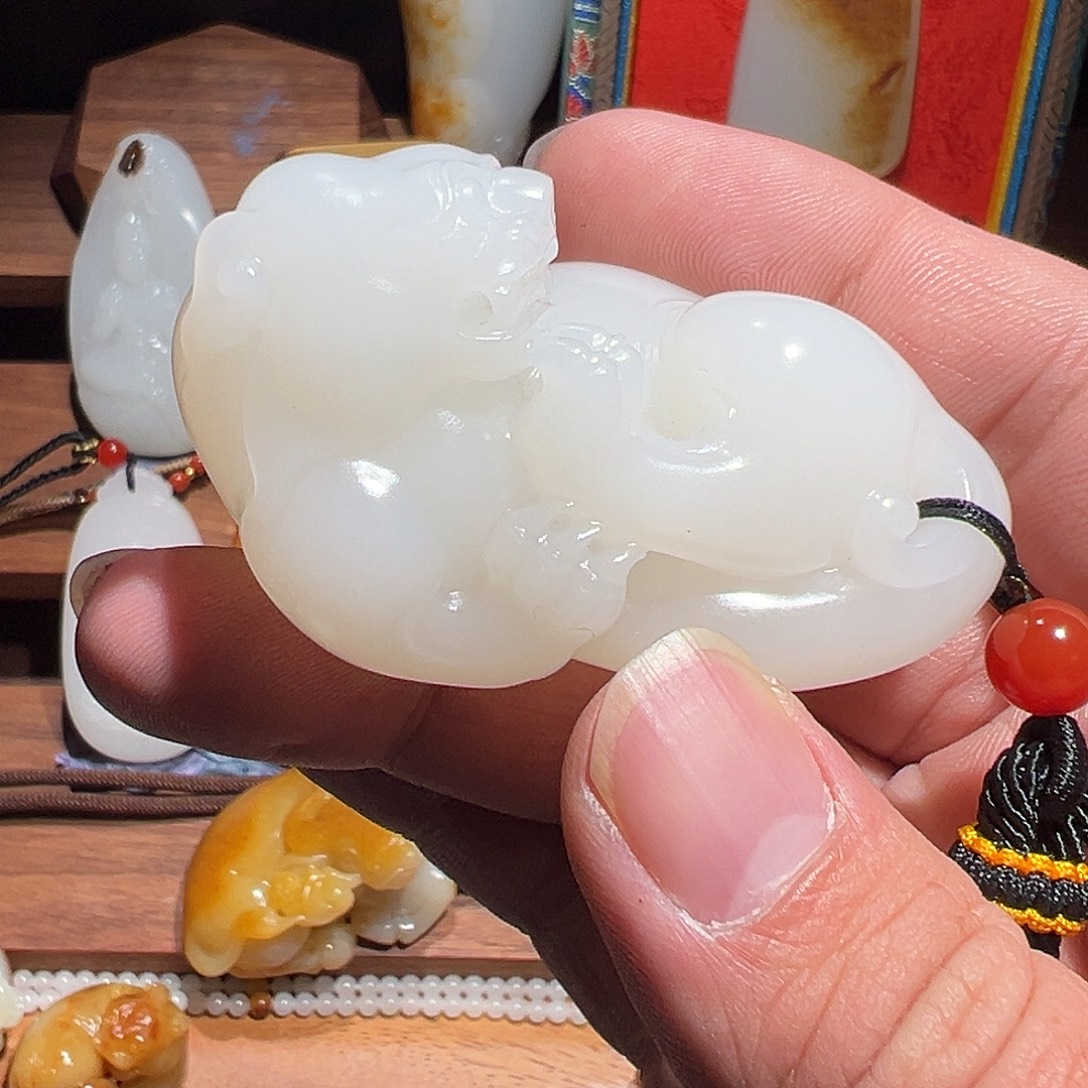 繁***星和田玉未镶嵌颈饰