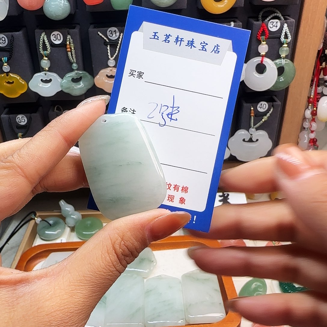 石英质玉未镶嵌颈饰