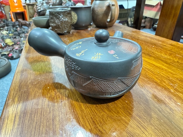钦州坭兴陶120CC侧把浮雕茶壶