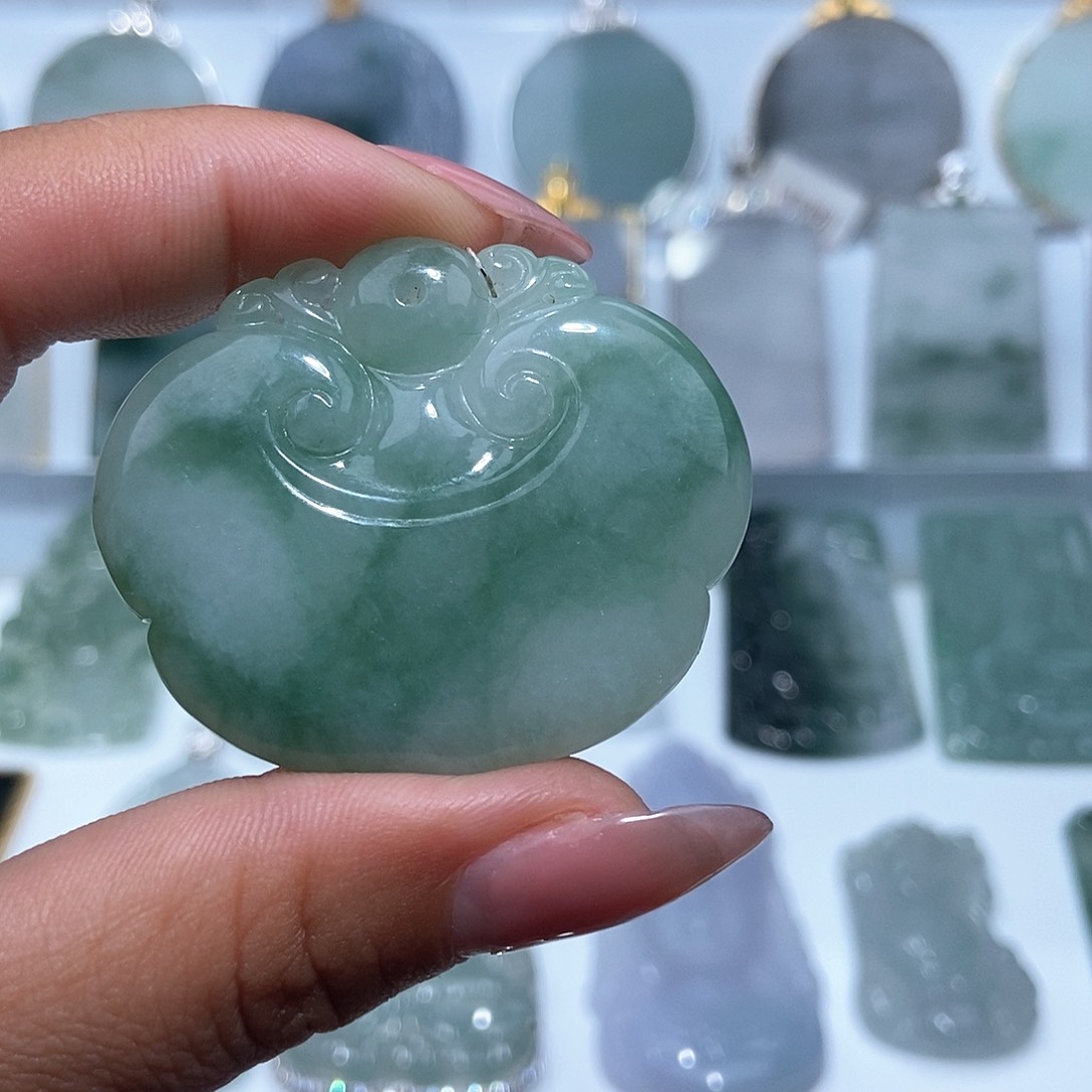 翡翠颈饰未镶嵌缅甸