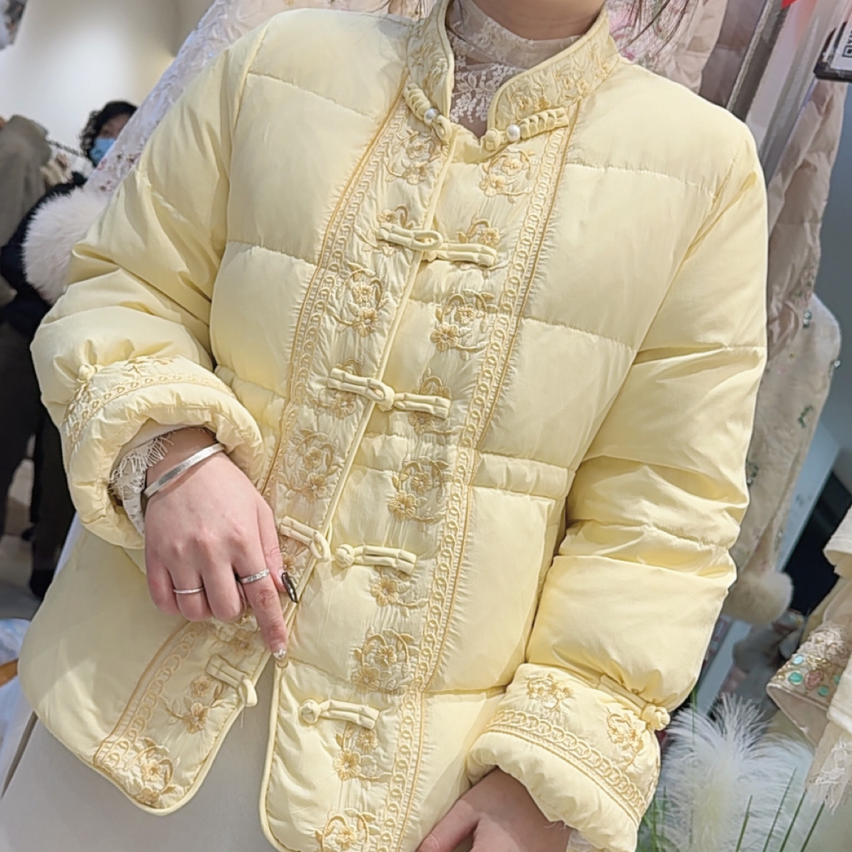 新中式国风立领盘扣刺绣加厚保暖白鸭绒女冬