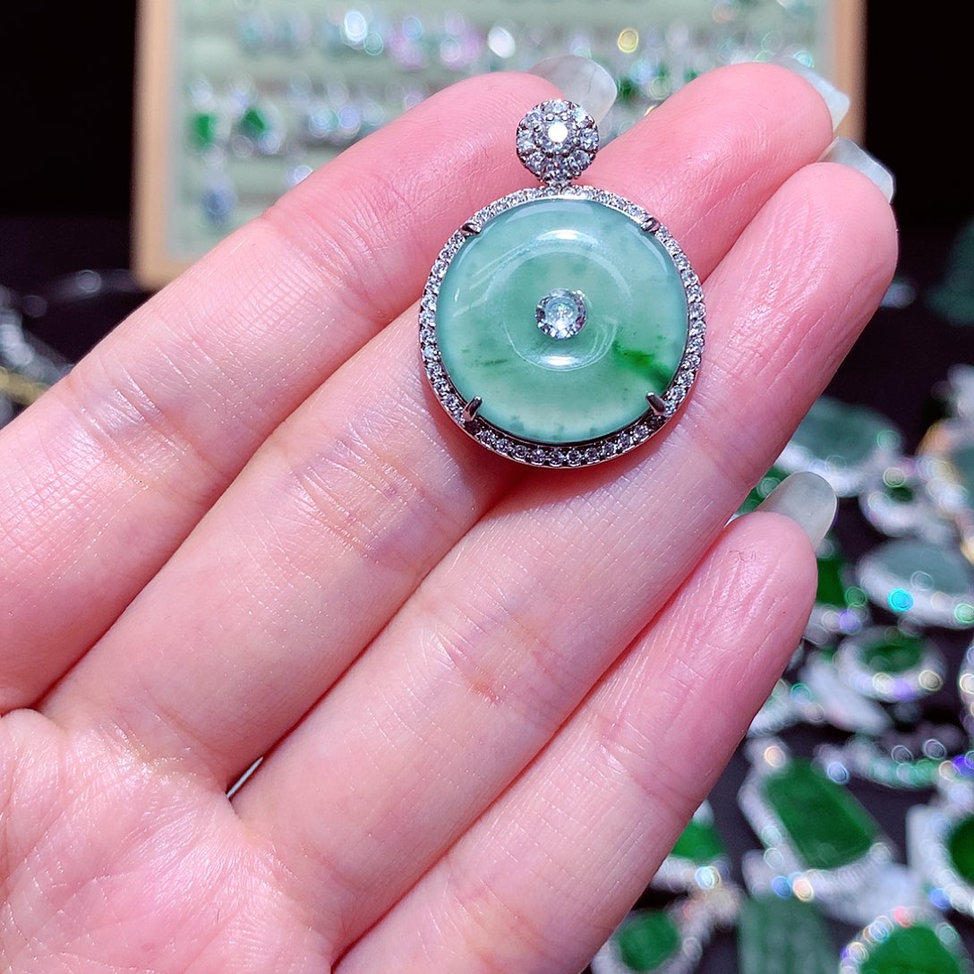【闪购商品】翡翠吊坠(不含链)未镶嵌