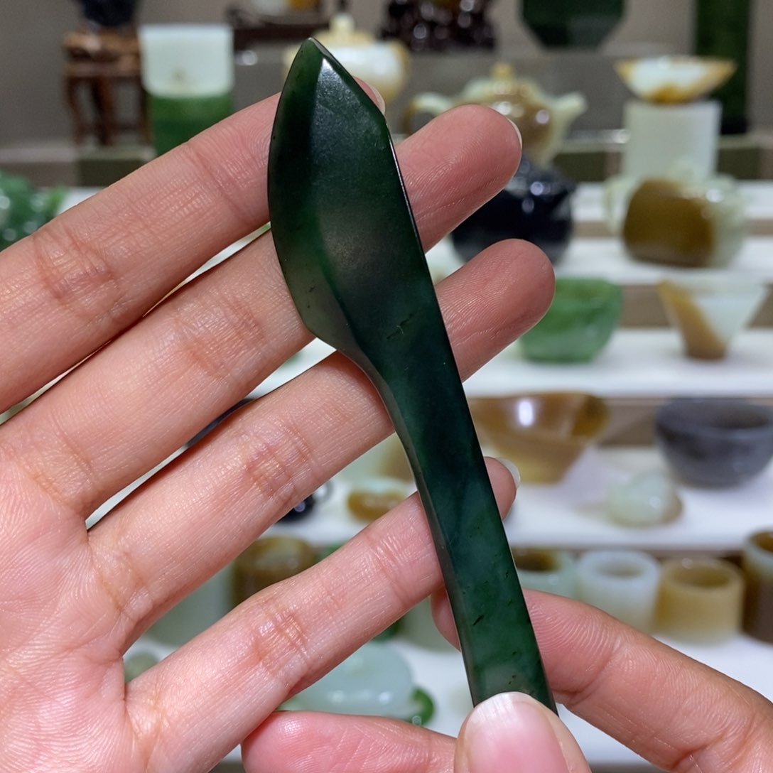 和田玉把件未镶嵌碧玉茶刀福利款