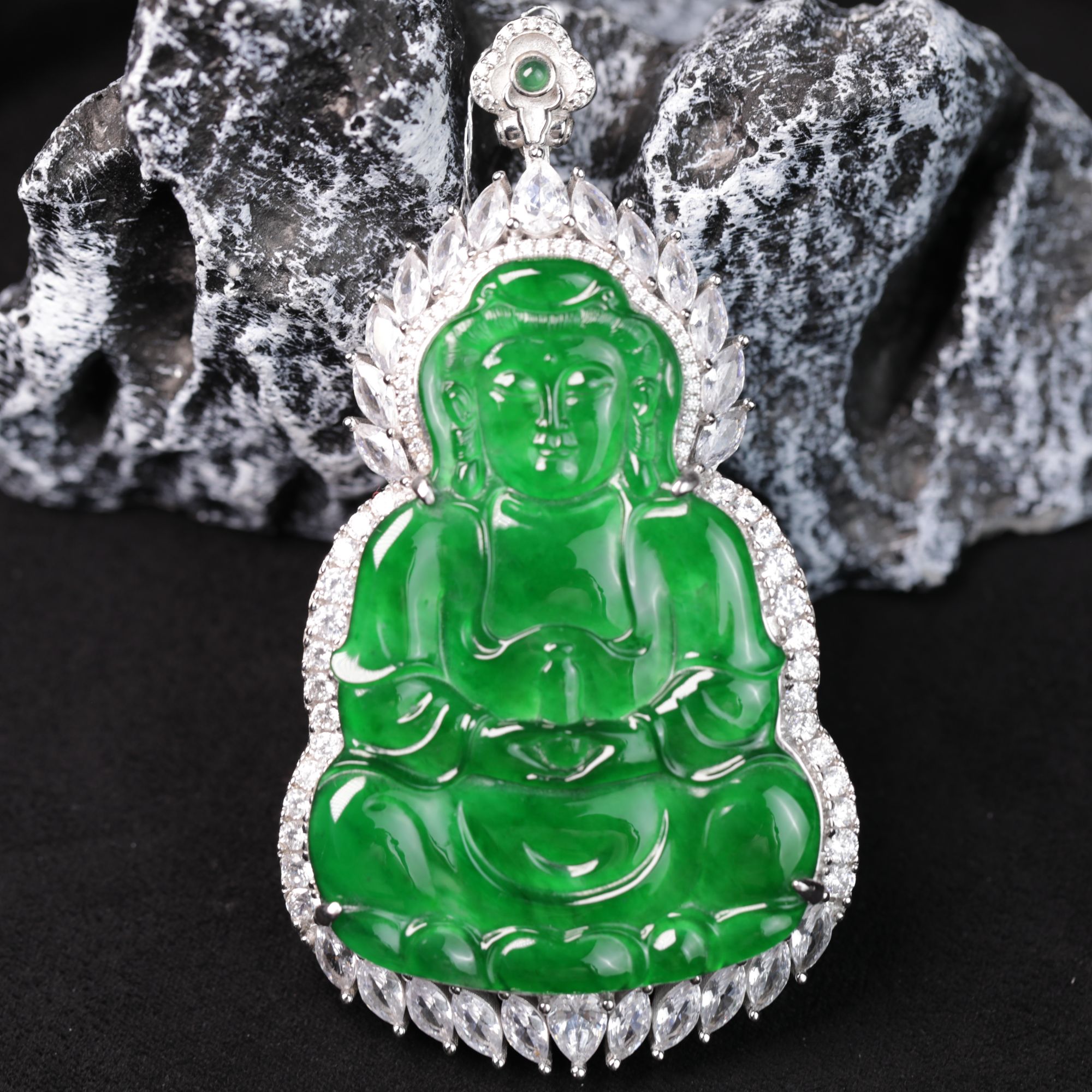 天然A货翡翠大尺寸颈饰S925银镶嵌观音吊坠辣绿色