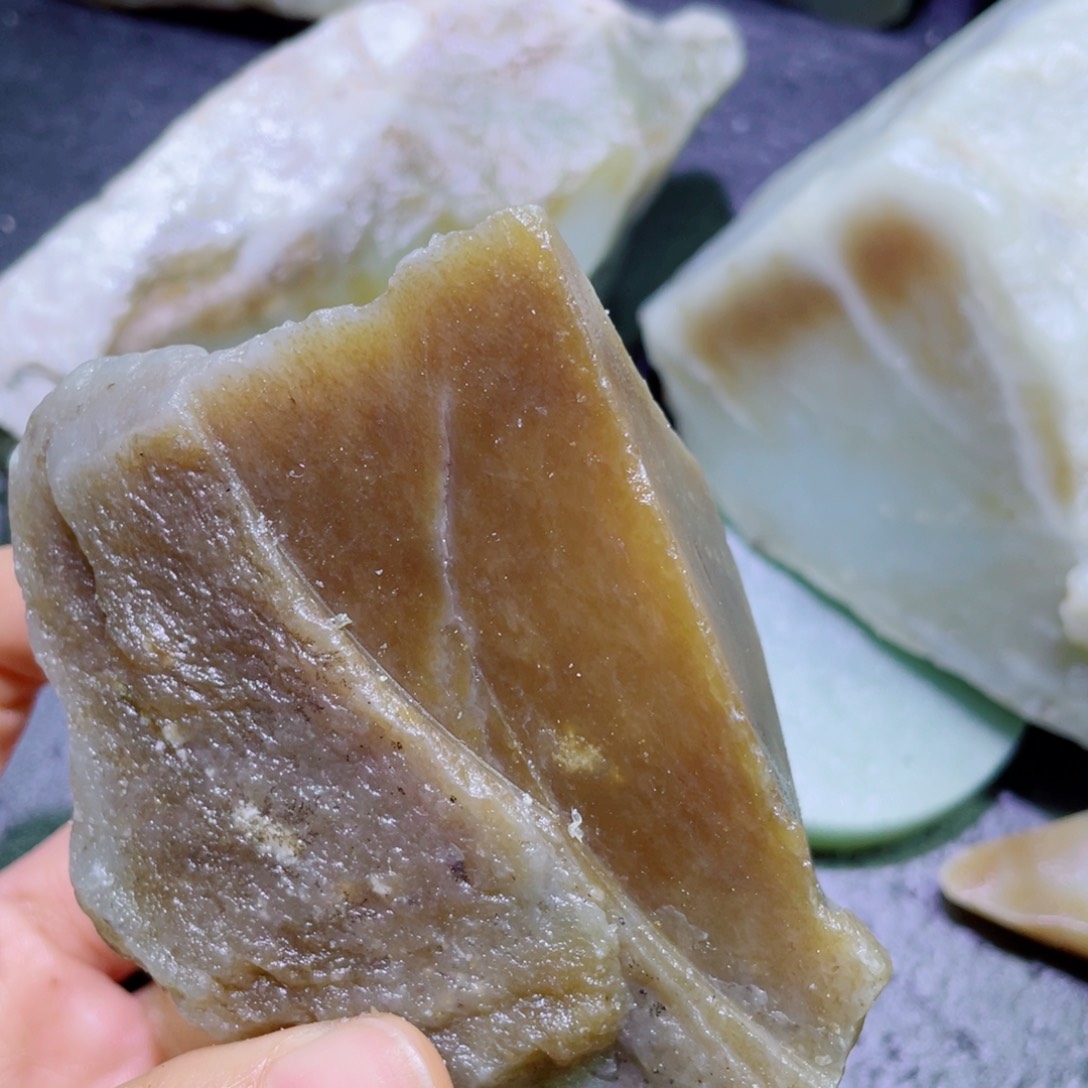 和田玉未镶嵌珠宝半成品