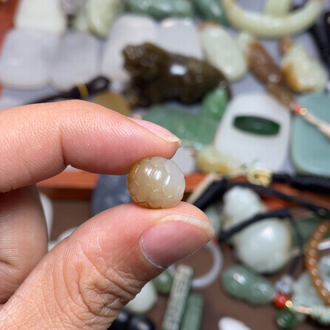 和田玉颈饰未镶嵌何*烛