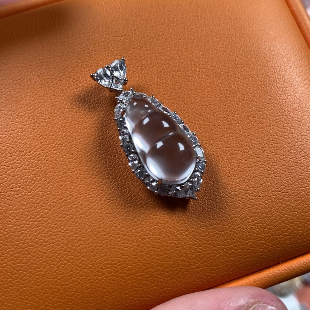 切***西石英质玉银S925镶嵌颈饰福豆