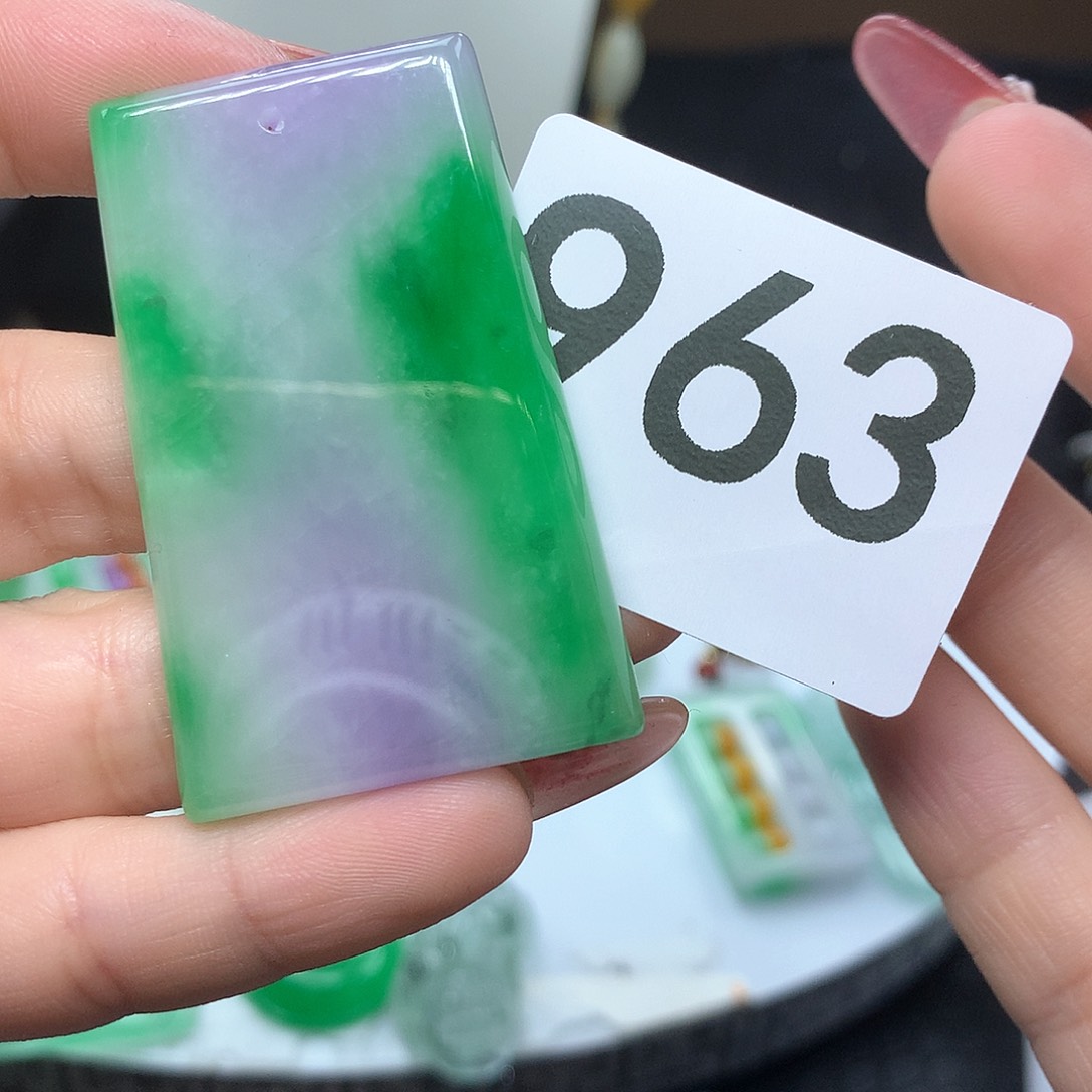 翡翠吊坠(赠链)未镶嵌