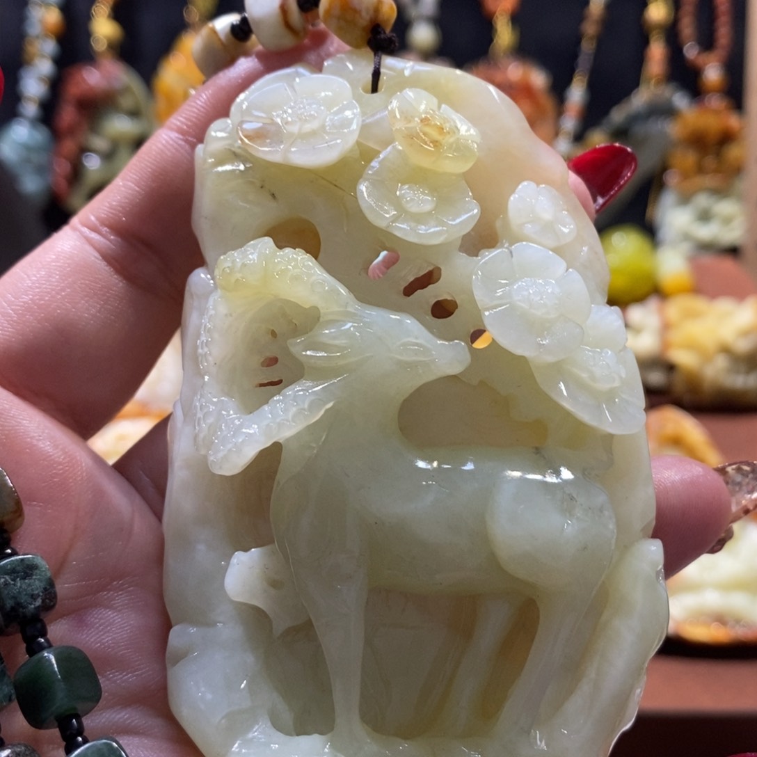 蛇纹石玉颈饰未镶嵌