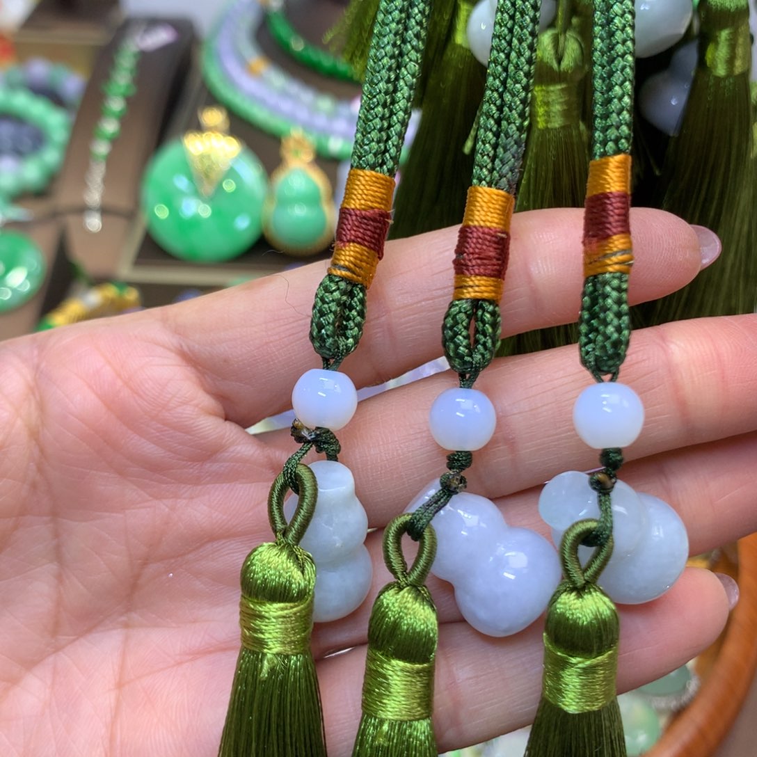 南***)翡翠未镶嵌颈饰翡翠