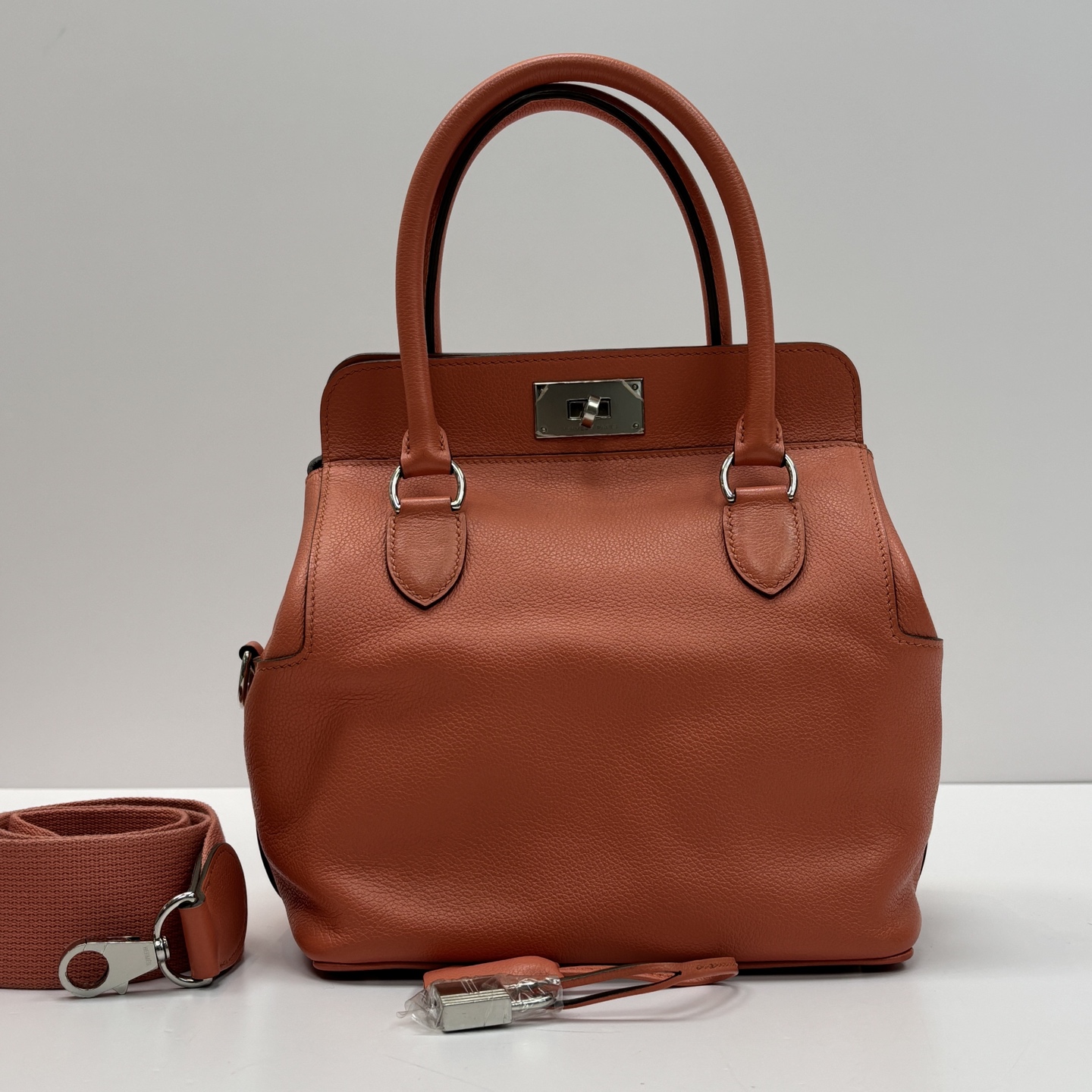 95新 Hermes/爱马仕 toolbox20龙虾粉银扣牛奶盒子 22275