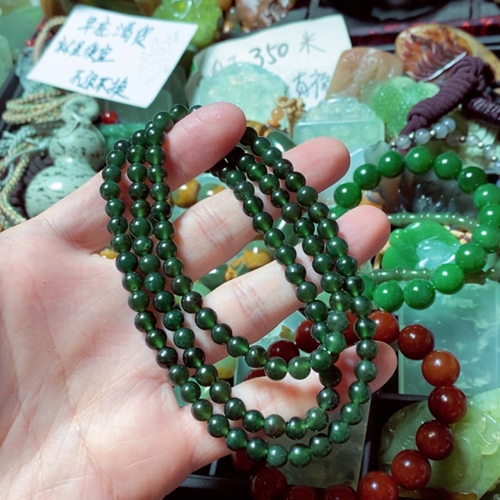 蛇纹石玉颈饰未镶嵌