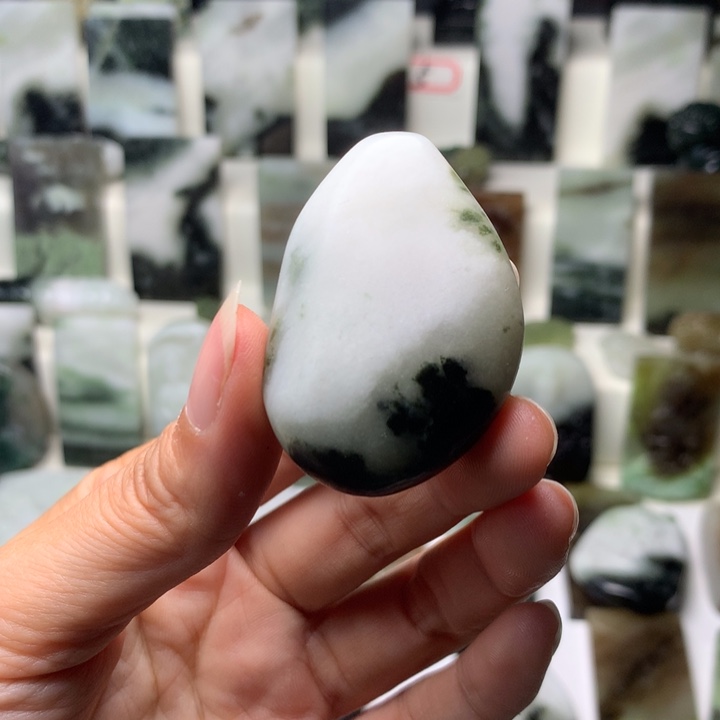 独山玉未镶嵌颈饰