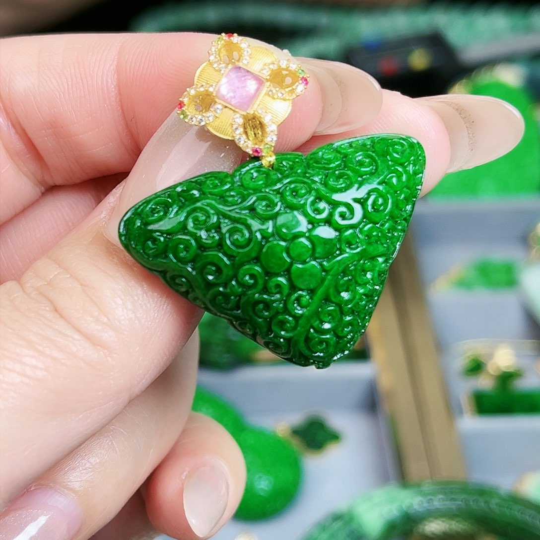 翡翠颈饰银S925镶嵌吊坠