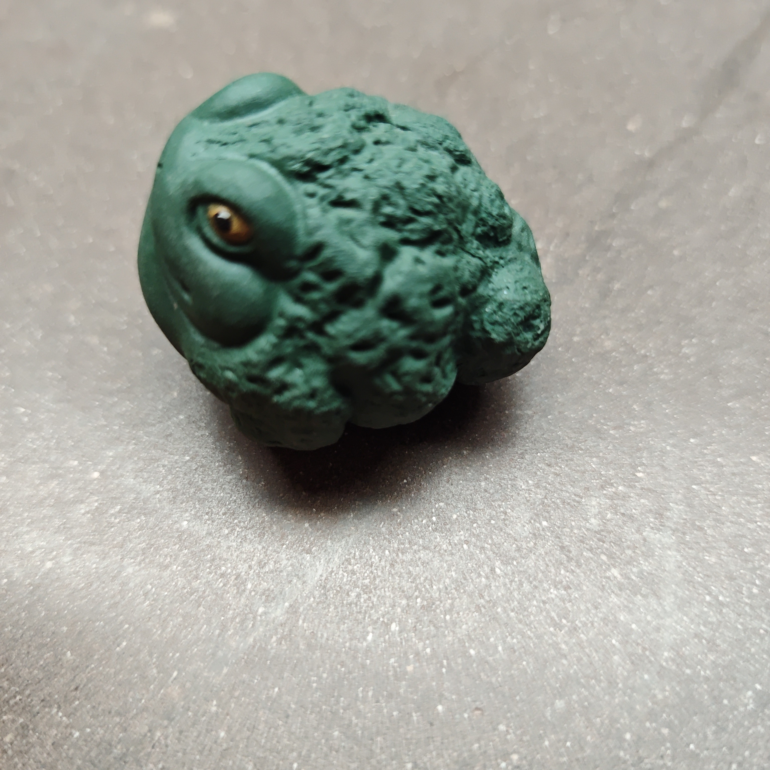 紫砂茶宠金蟾小手把件绿泥颜色可选可盘可养